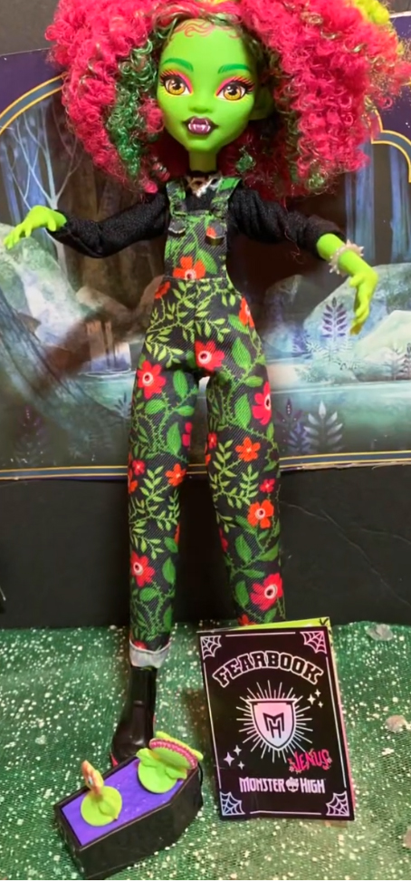 Monster High Fearbook Venus doll in real life photos