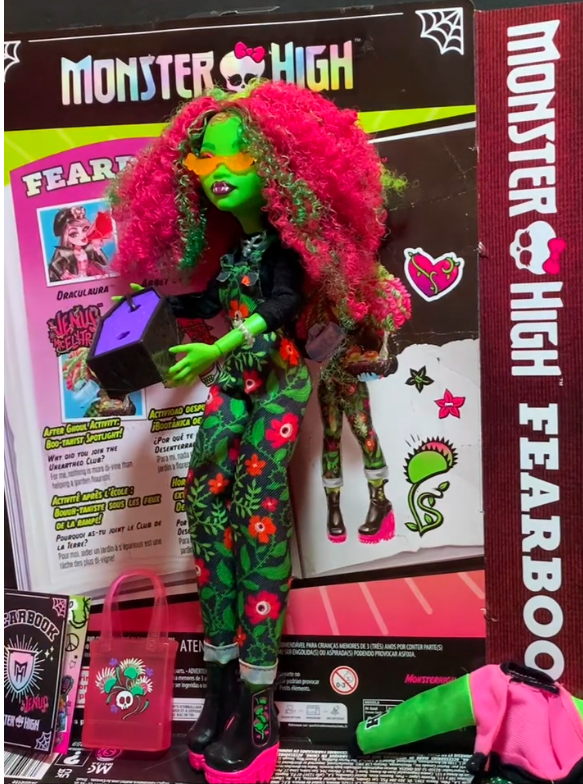 Monster High Fearbook Venus doll in real life photos