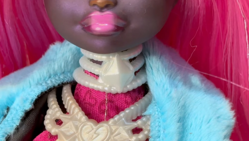 Monster High Skulltimate Secrets Hauntlywood Mysteries Catty Noir Doll details