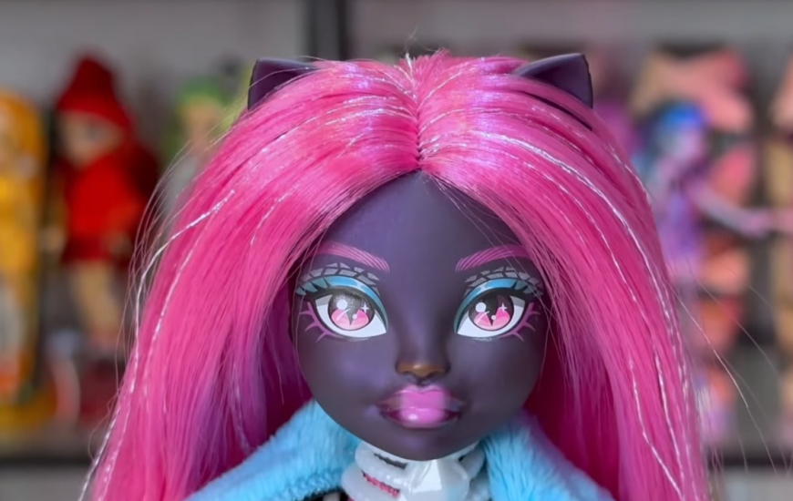 Monster High Skulltimate Secrets Hauntlywood Mysteries Catty Noir Doll details