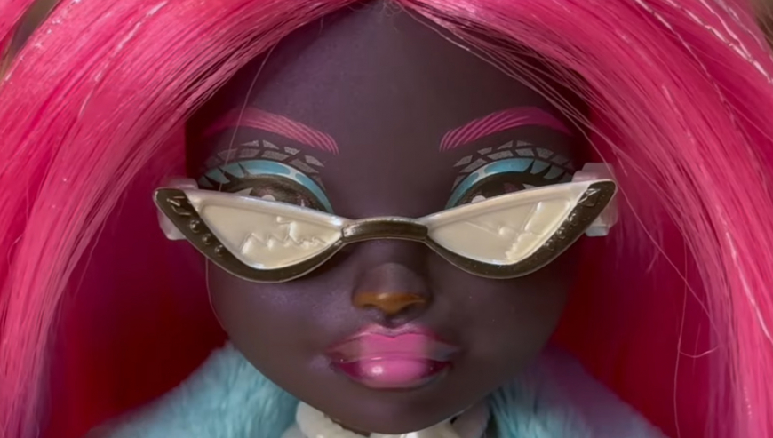 Monster High Skulltimate Secrets Hauntlywood Mysteries Catty Noir Doll details