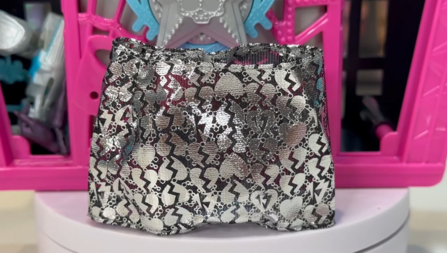 Monster High Skulltimate Secrets Hauntlywood Mysteries Catty Noir Doll details