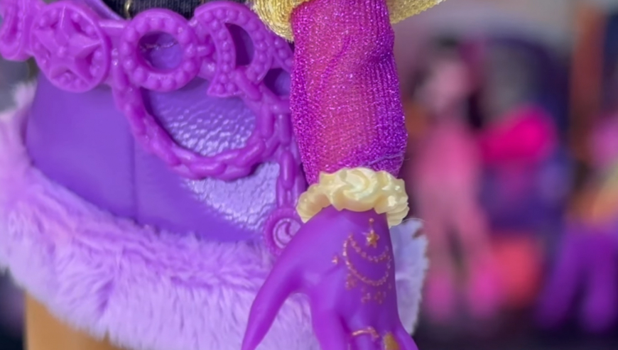 Hauntlywood Mysteries Clawdeen Wolf details
