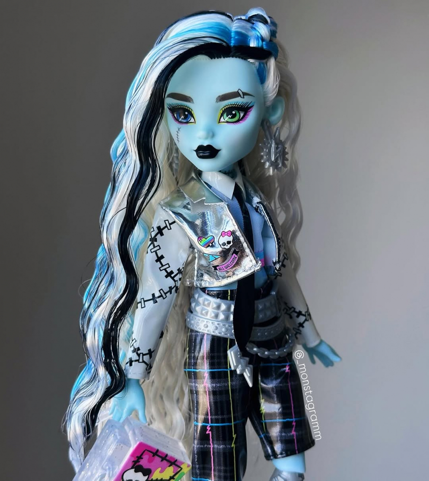 Monster High Welcome Committee Frankie Stein doll in real life