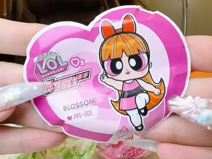 LOL Surprise Loves Powerpuff Girls dolls unboxing images