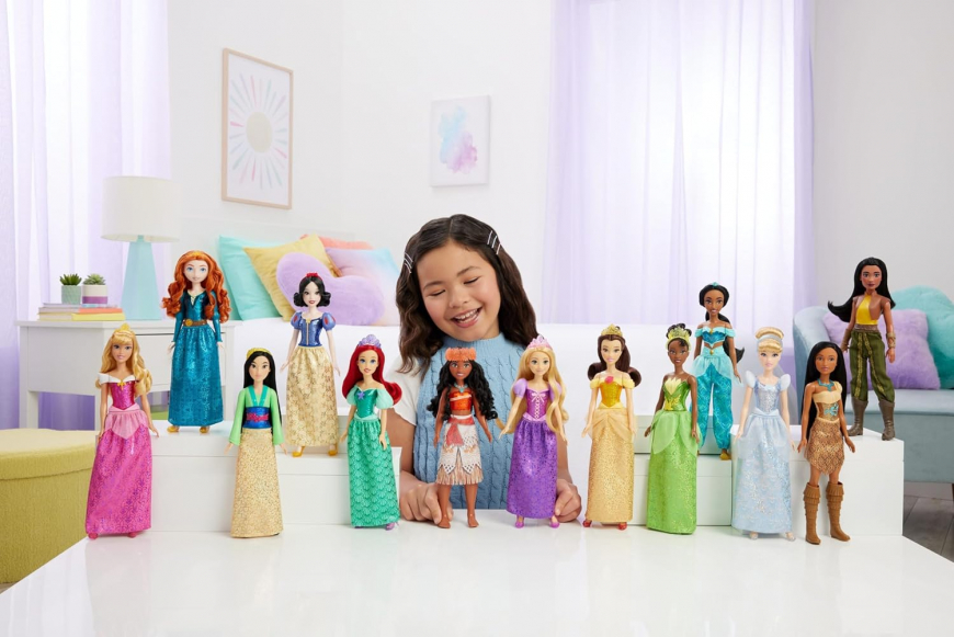 Mattel Disney Princess Ultimate Princess Collection with 13 Fashion Dolls