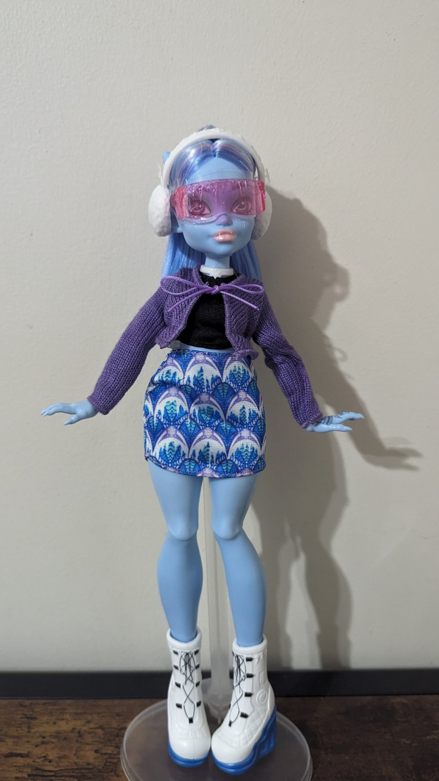 Monster High Fearbook series 2 dolls Abbey irl photos