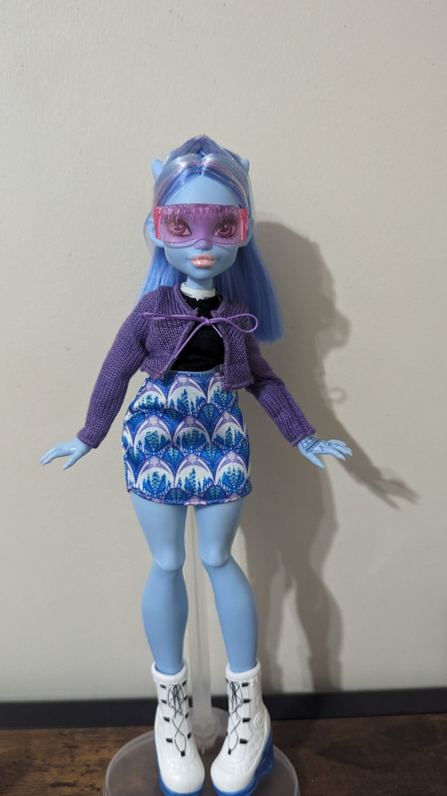 Monster High Fearbook series 2 dolls Abbey irl photos