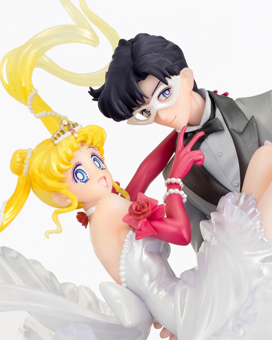 Sailor Moon Usagi and Tuxedo Mask Moonlight Glow Edition figure with new coloring to FiguartsZERO chouette