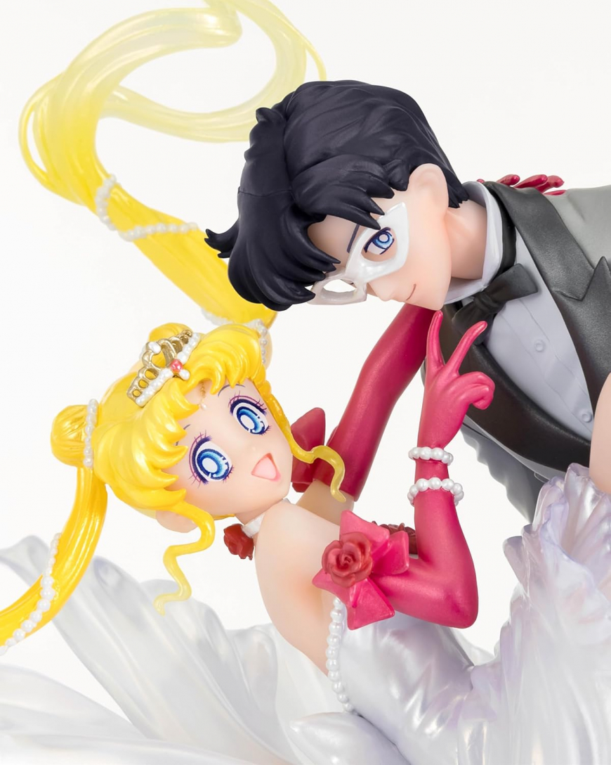 Sailor Moon Usagi and Tuxedo Mask Moonlight Glow Edition figure with new coloring to FiguartsZERO chouette
