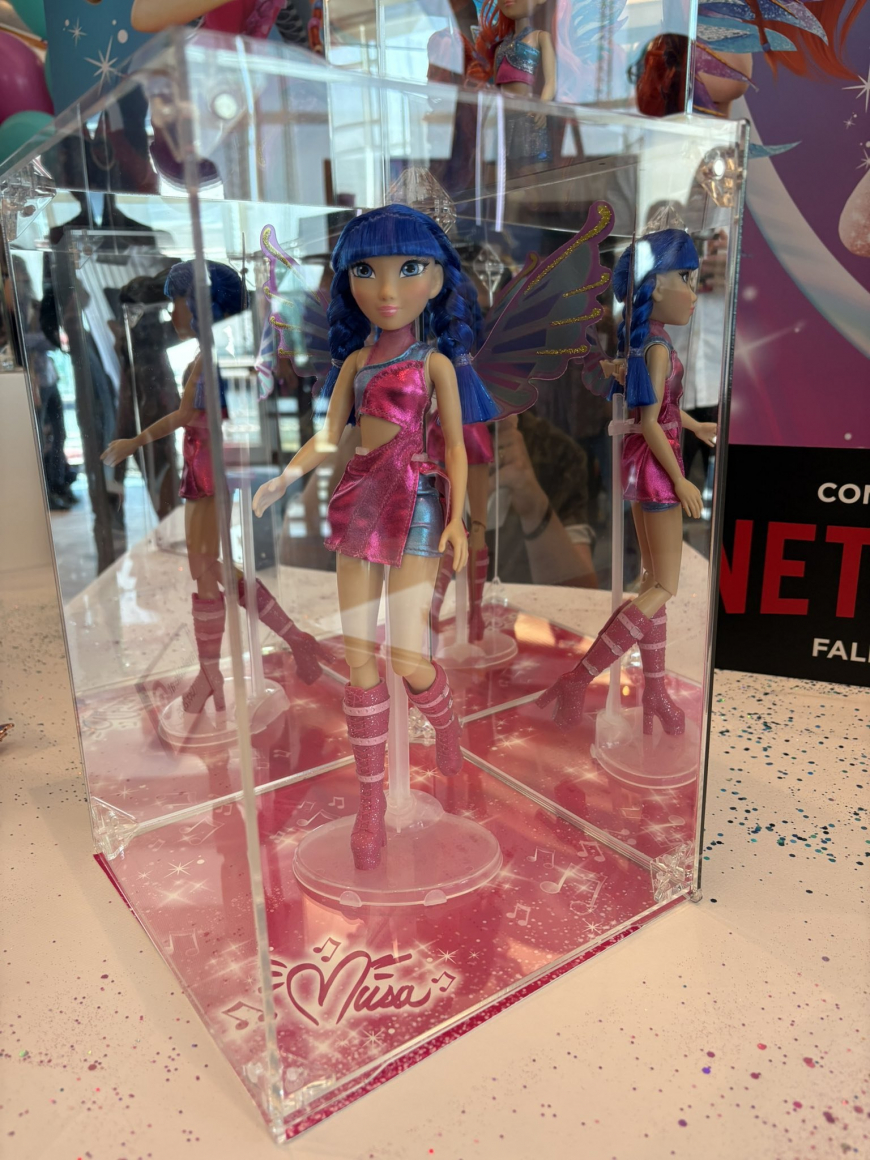 In real life photos of Winx club reboot dolls from Playmates