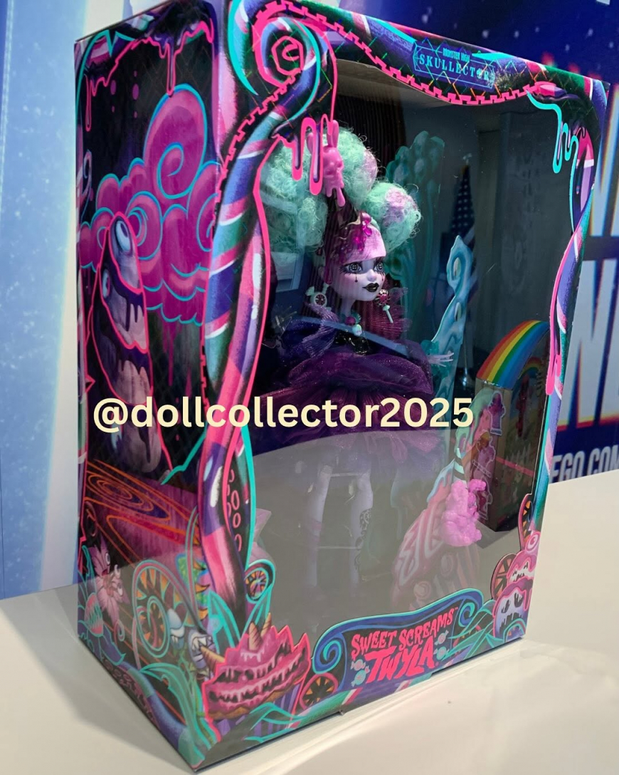 Monster High Skullector Sweet Screams Twyla Comic-Con 2025 irl photo