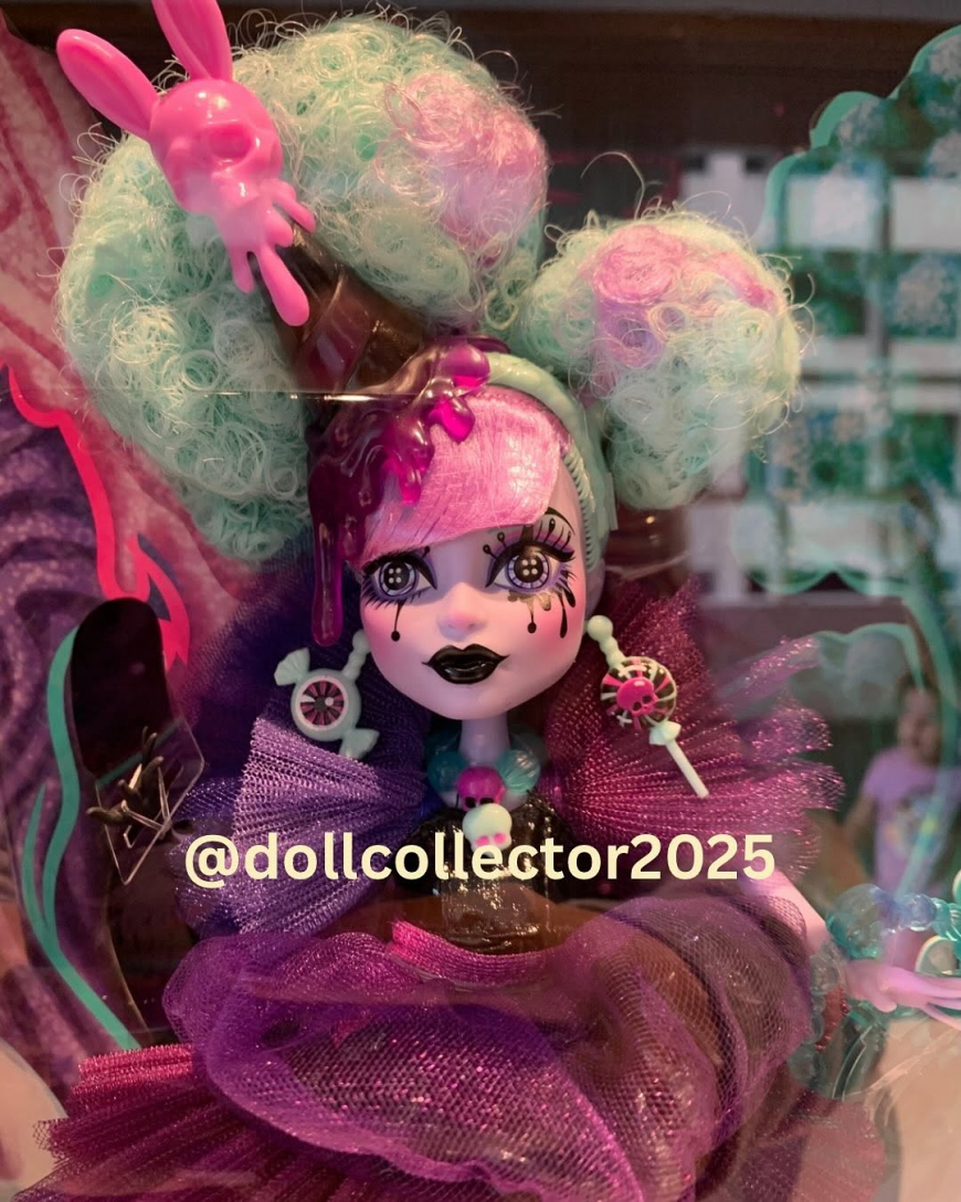 Monster High Skullector Sweet Screams Twyla Comic-Con 2025 irl photo