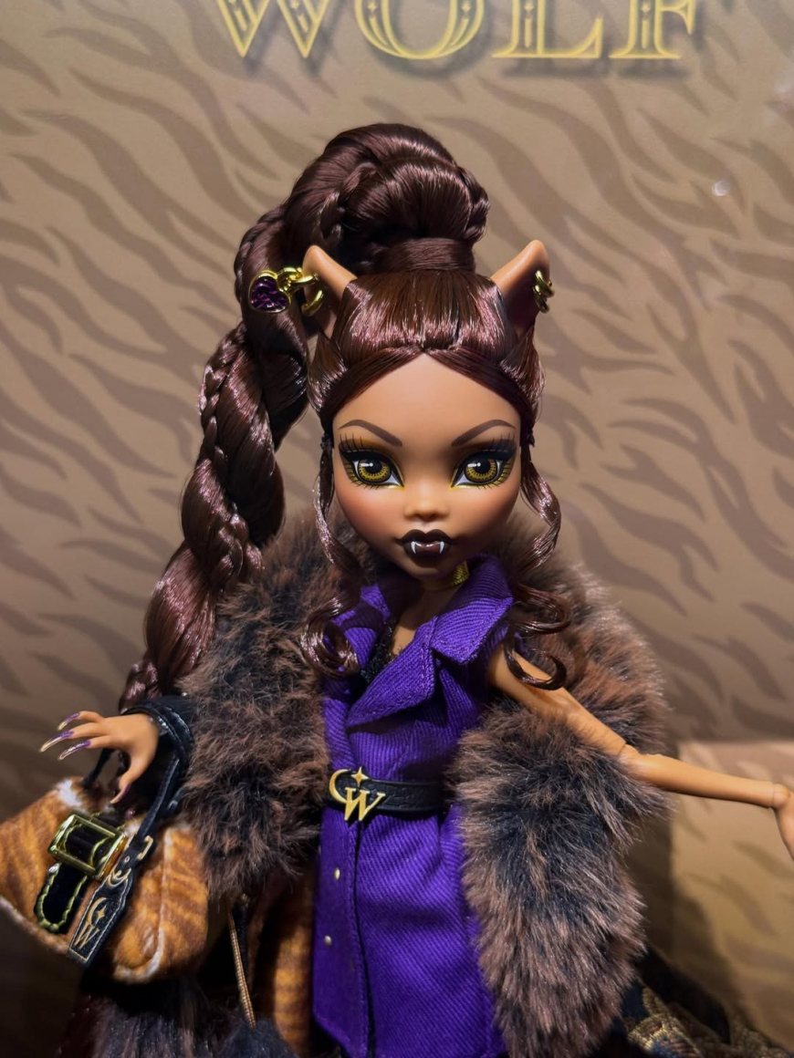 Monster High Skullector House of Wolf Clawdeen Wolf doll