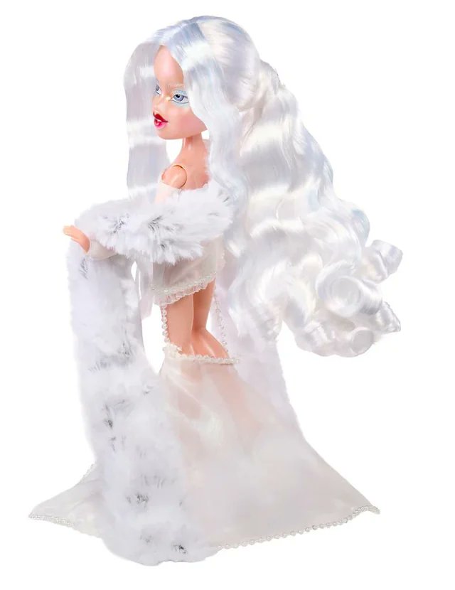 Bratz Holidayz Frosty Nightz Cloe Collector edition doll