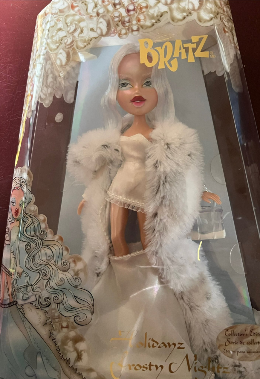 Bratz Holidayz Frosty Nightz Cloe Collector edition doll in real life photos