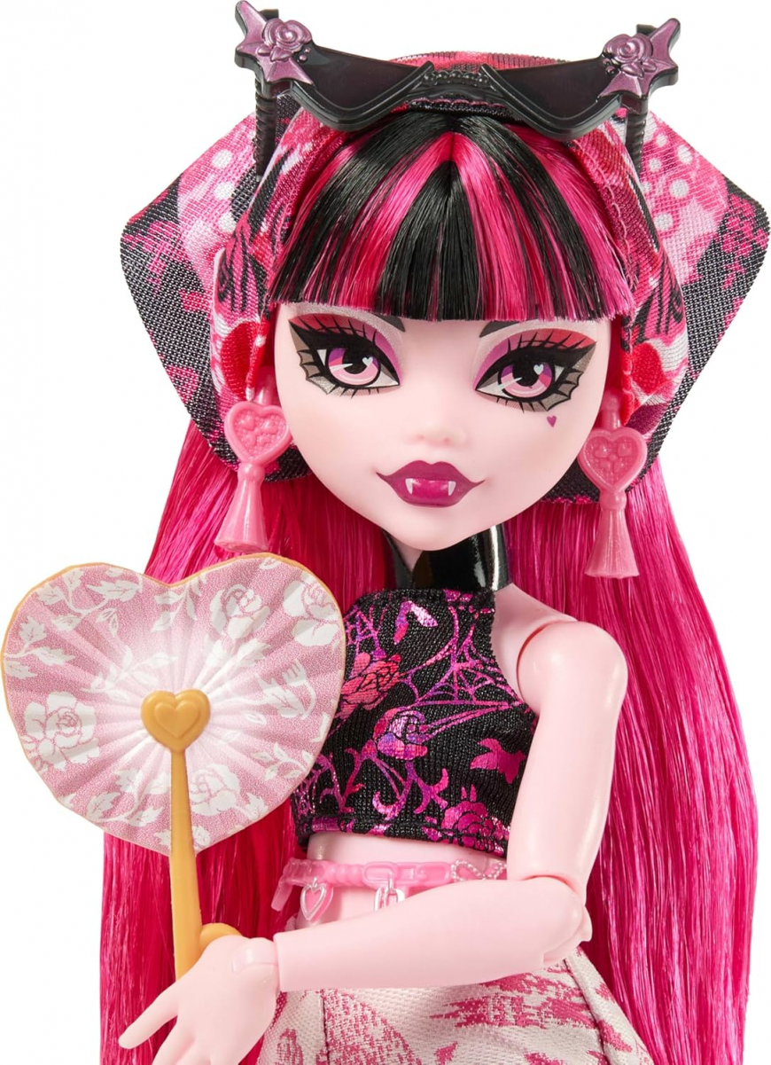 Monster High Skulltimate Secrets Destination Gore-Geous Oasis Draculaura doll JDR50