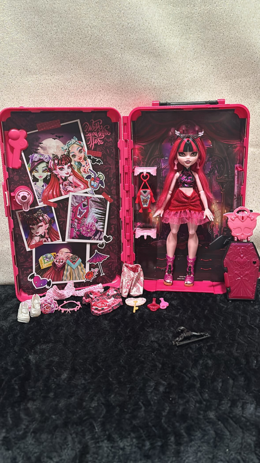Monster High Skulltimate Secrets 7 series Destination Gore-Geous Oasis dolls in real life photos