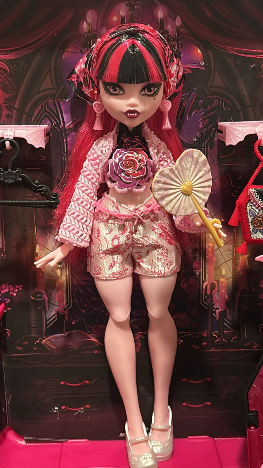 Monster High Skulltimate Secrets 7 series Destination Gore-Geous Oasis dolls in real life photos