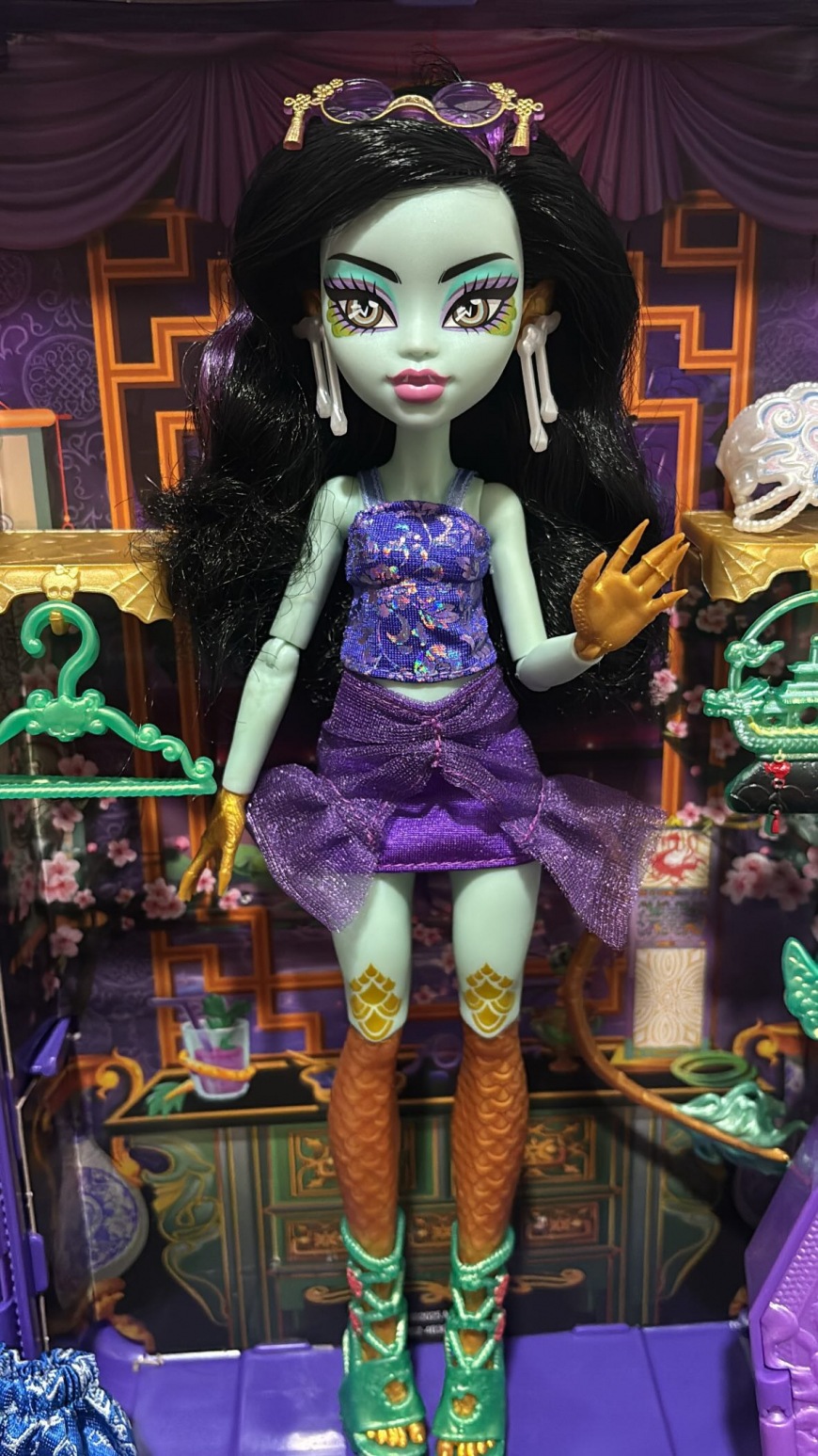 Monster High Skulltimate Secrets 7 series Destination Gore-Geous Oasis dolls in real life photos