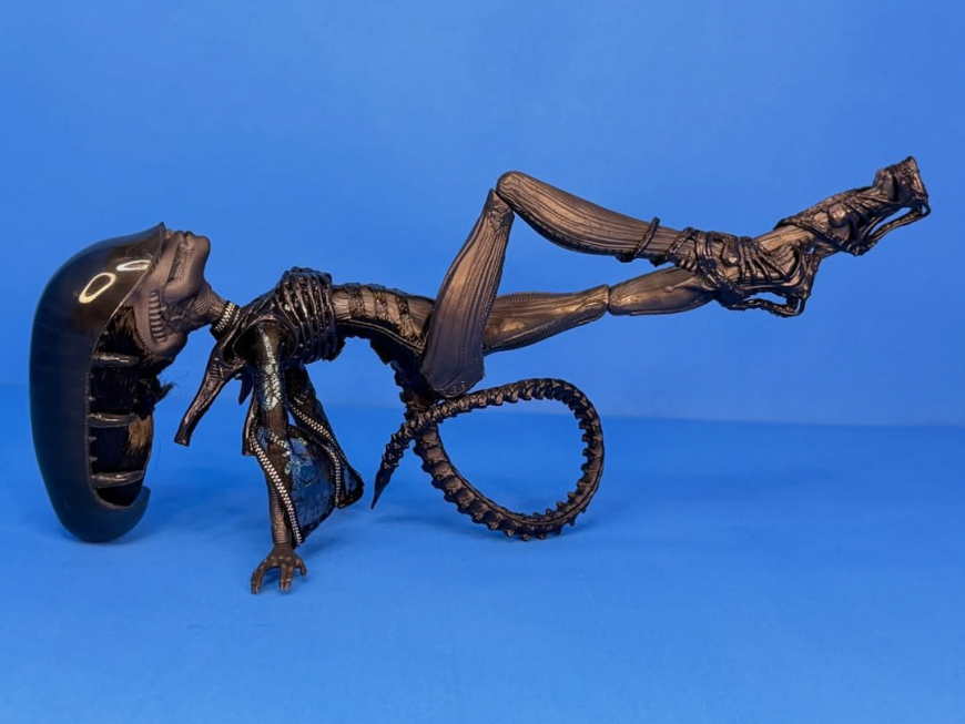 Monster High x Alien Skullector Xenomorph doll in real life photos