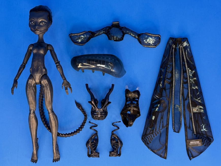 Monster High x Alien Skullector Xenomorph doll in real life photos