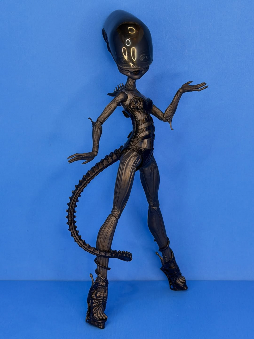 Monster High x Alien Skullector Xenomorph doll in real life photos