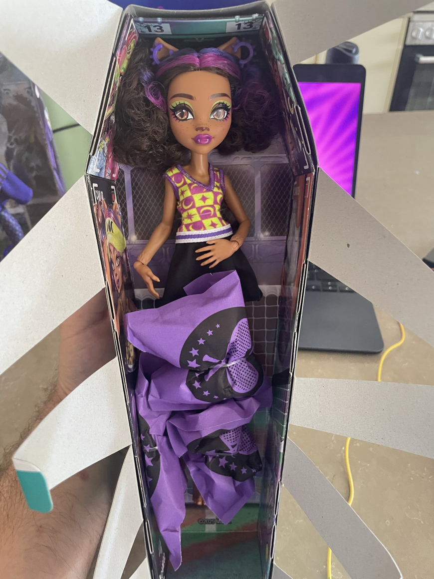 Monster High Buried Secrets 4 Courtside Fang-Out dolls in real life photos
