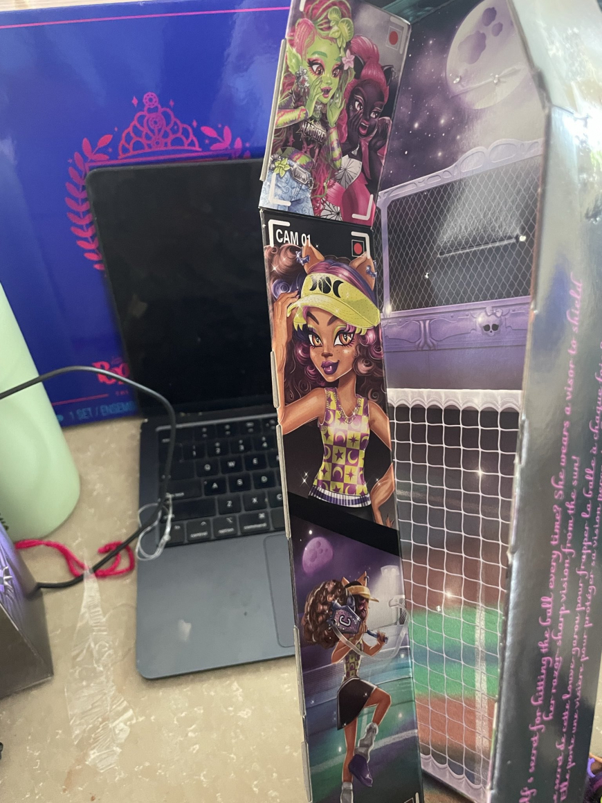 Monster High Buried Secrets 4 Courtside Fang-Out dolls in real life photos