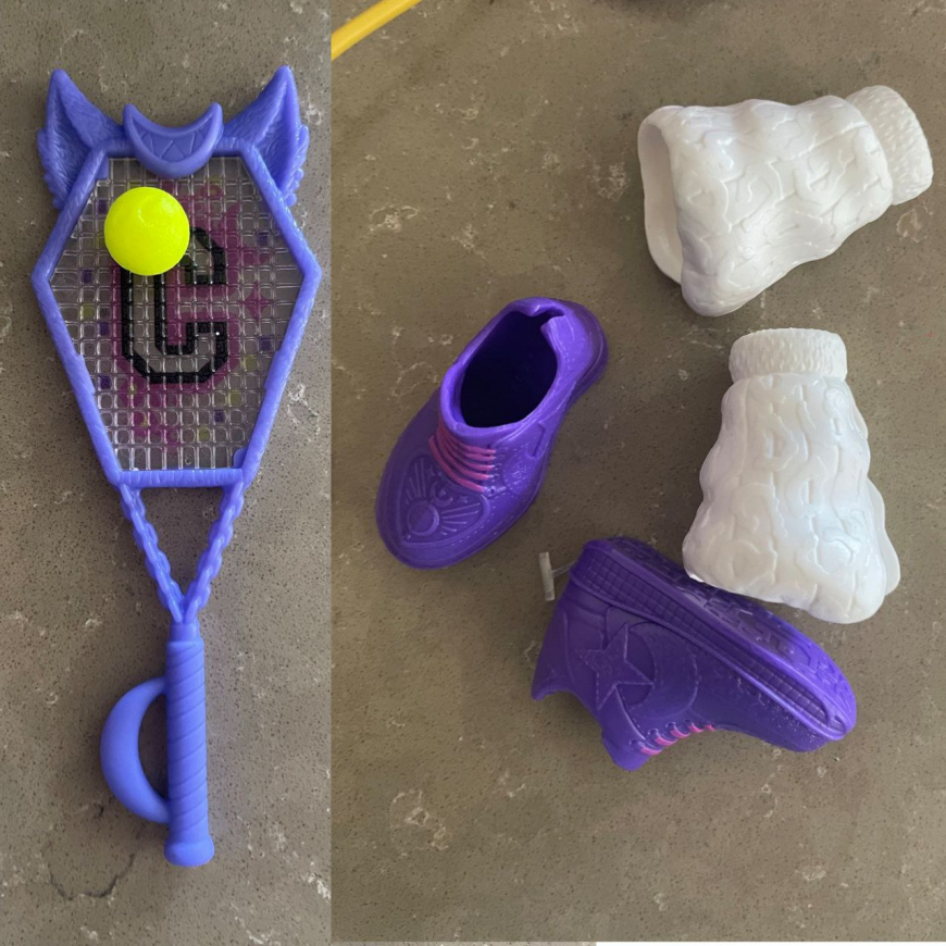 Monster High Buried Secrets 4 Courtside Fang-Out dolls in real life photos