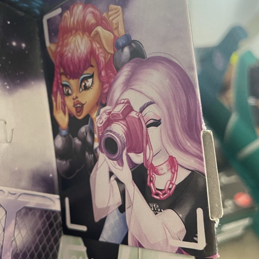 Monster High Buried Secrets 4 Courtside Fang-Out dolls in real life photos