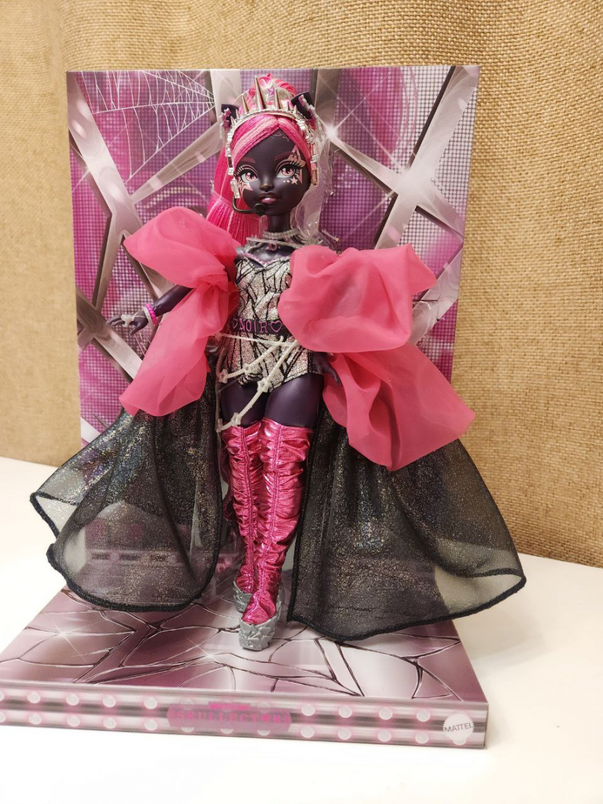 In real life photos Monster High Fang Vote Collector G3 Catty Noir doll