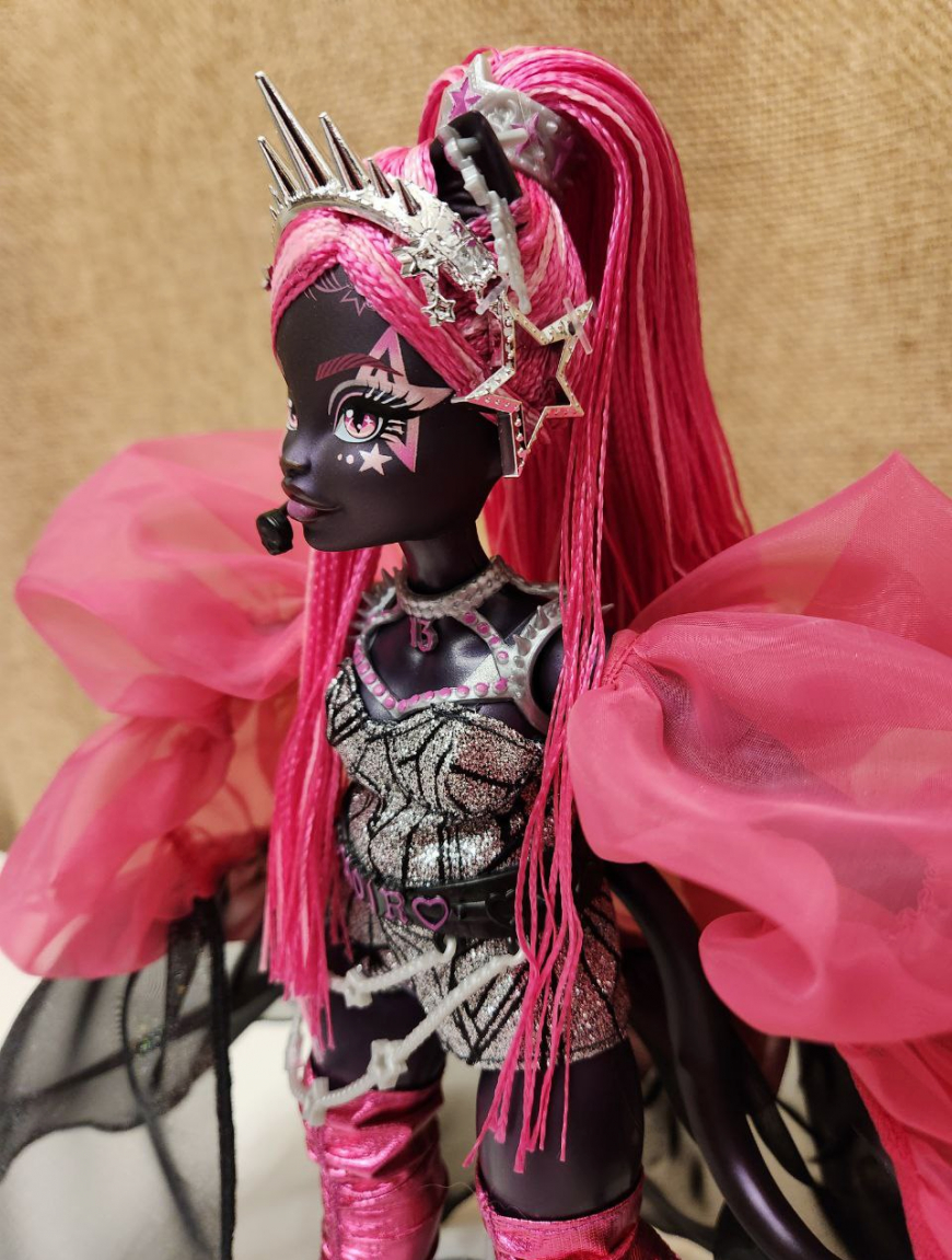 In real life photos Monster High Fang Vote Collector G3 Catty Noir doll