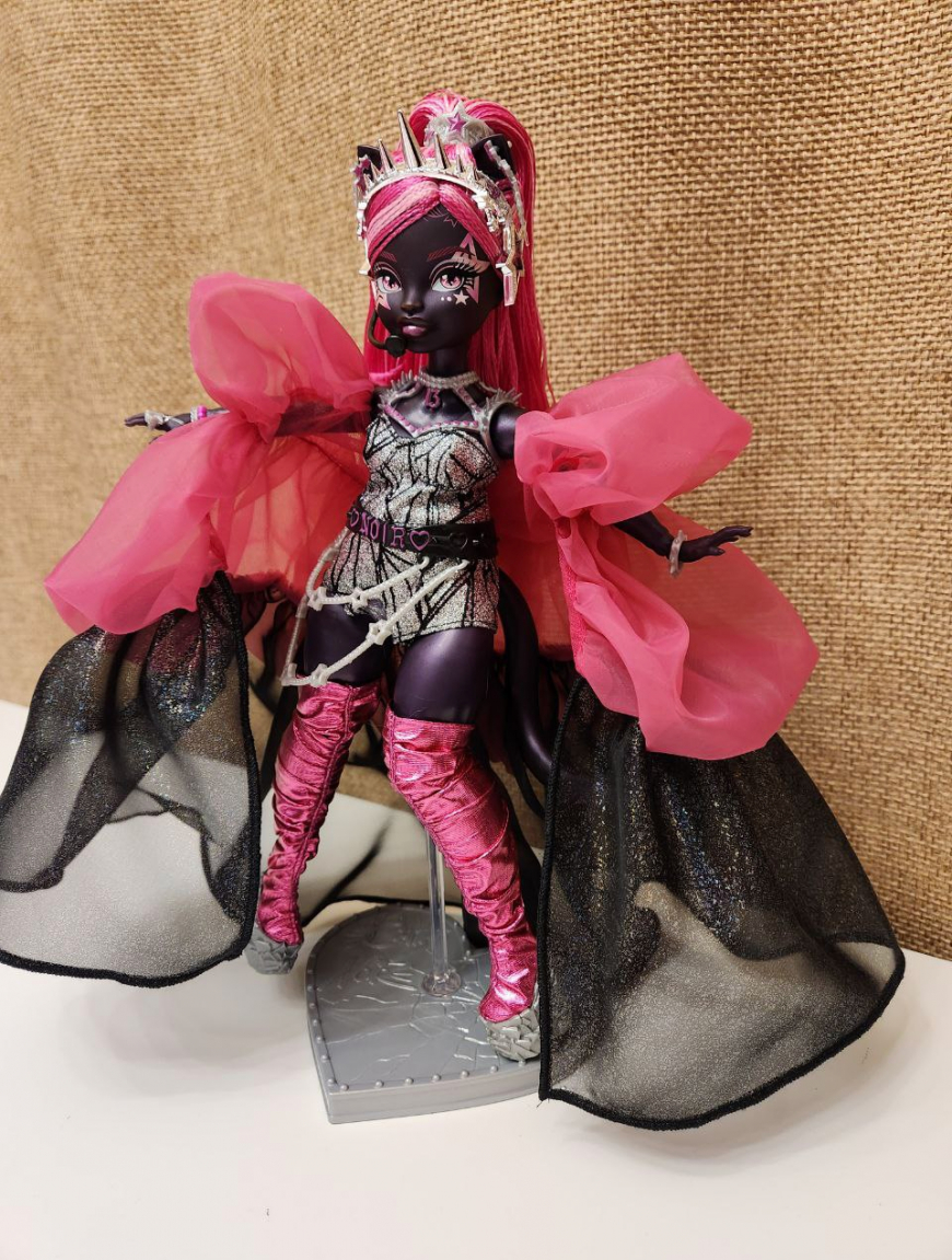 In real life photos Monster High Fang Vote Collector G3 Catty Noir doll