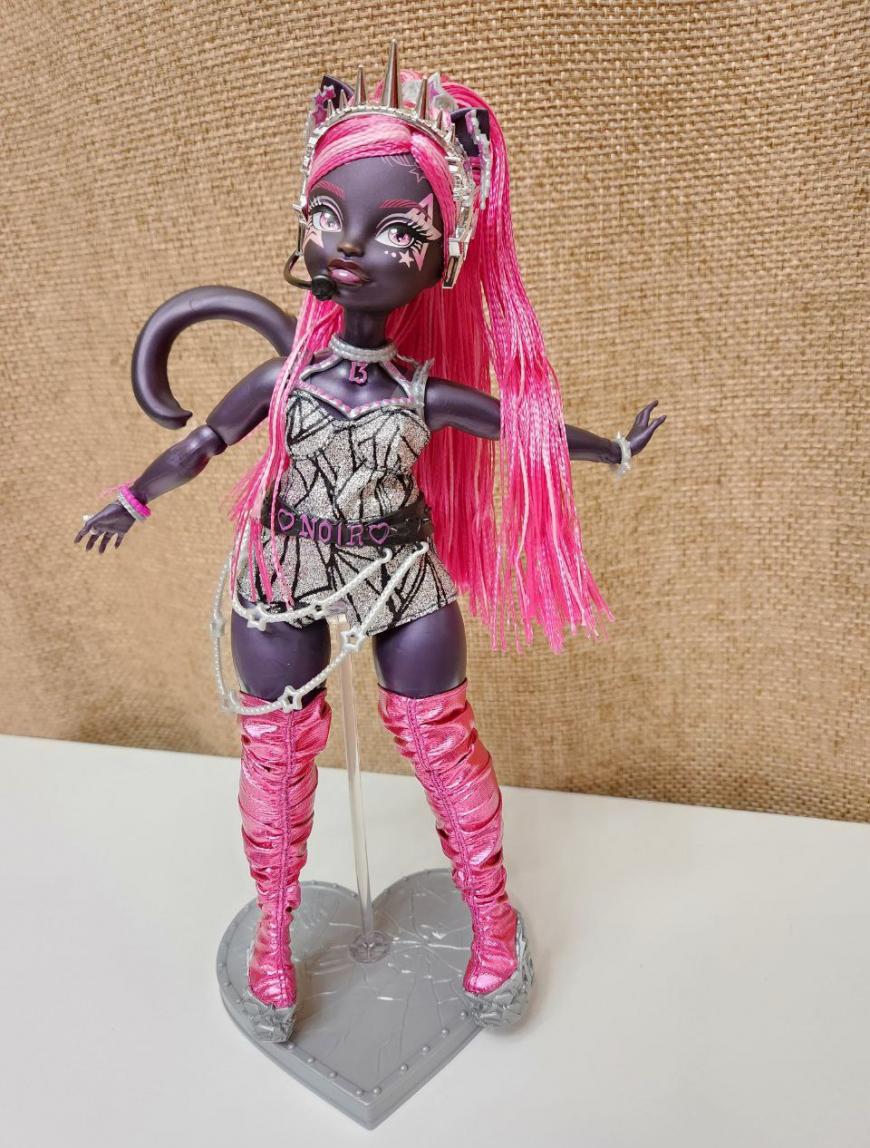 In real life photos Monster High Fang Vote Collector G3 Catty Noir doll