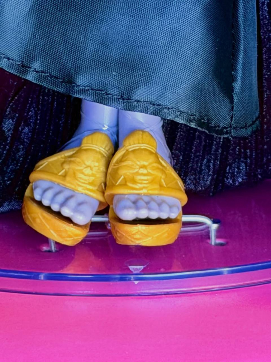 Disney Limited Edition 17" Yzma doll 2026