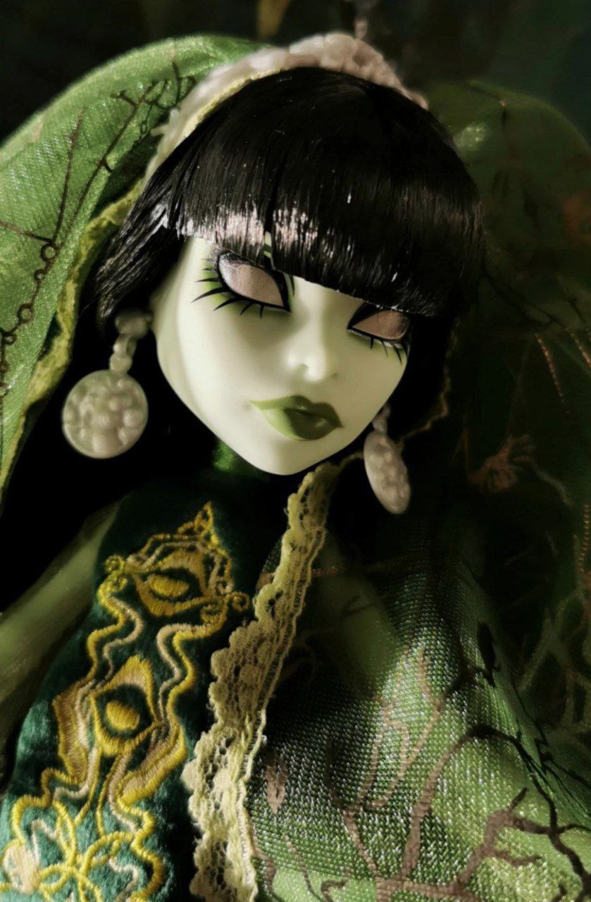 Monster High Skullector Scarah Screams doll in real life photos
