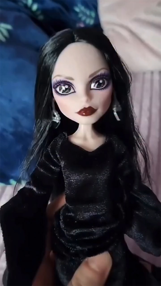 Monster High x Wednesday Morticia Addams doll out of the box photos