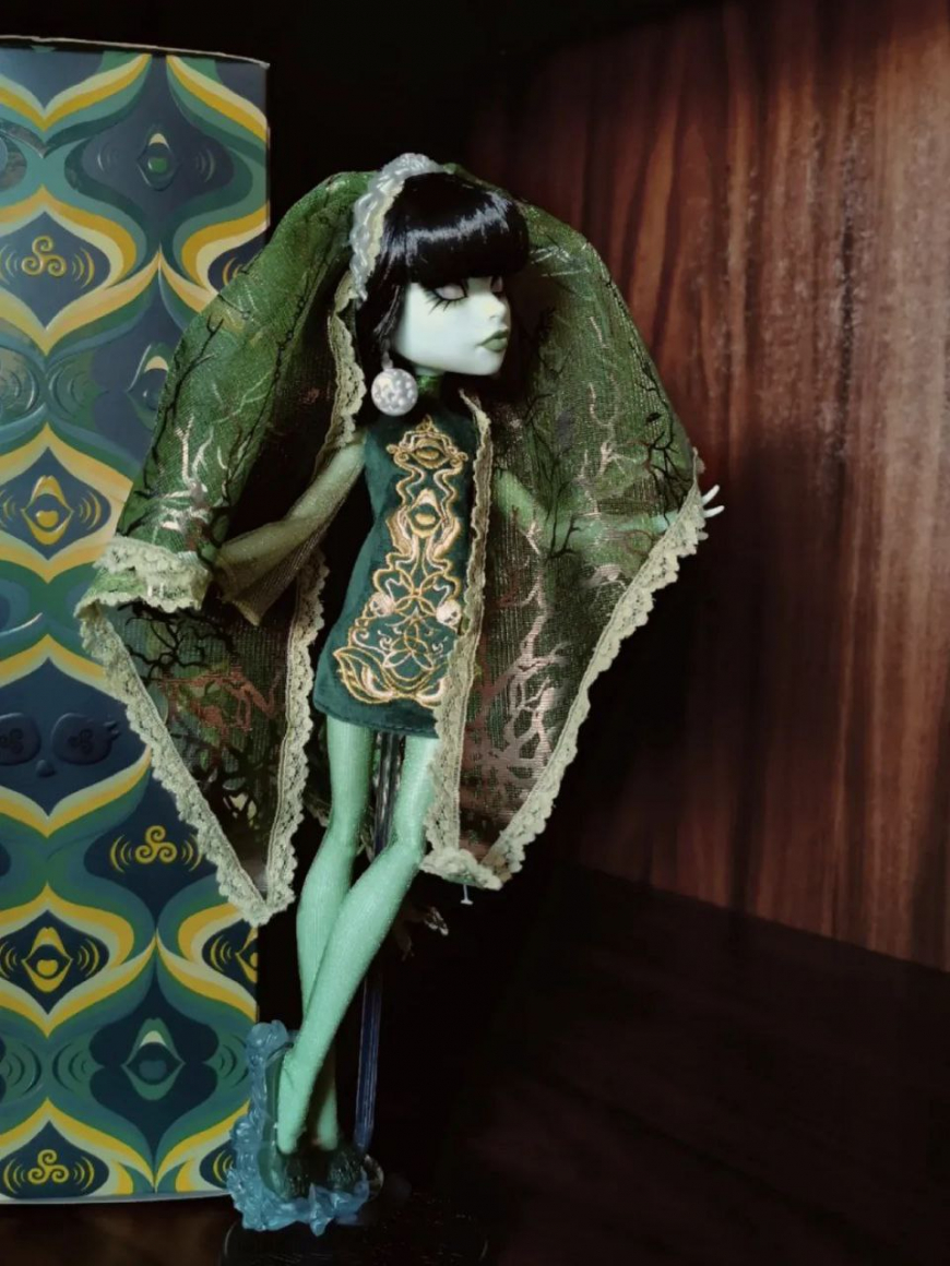 Monster High Skullector Scarah Screams doll in real life photos