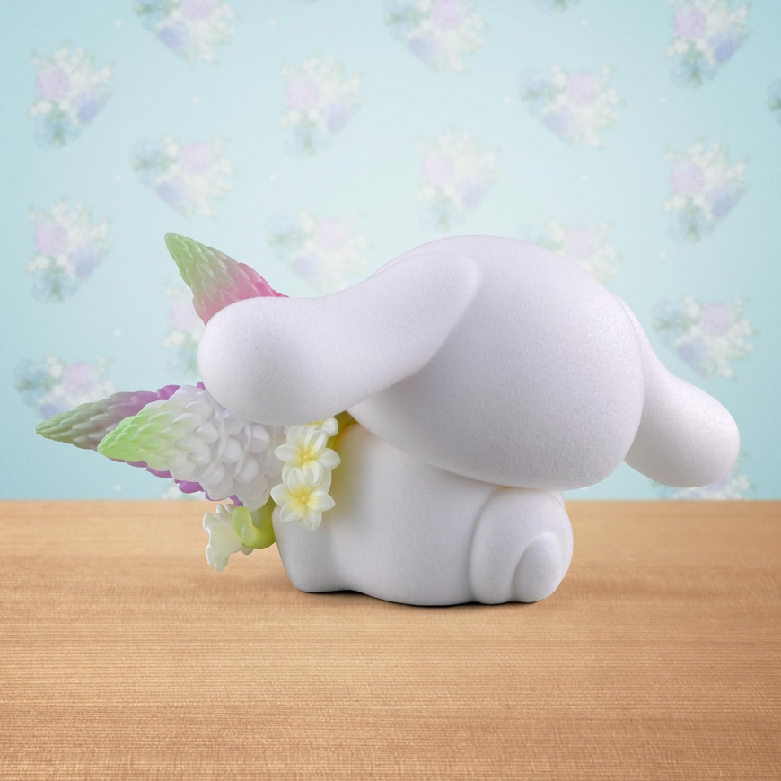 Cinnamoroll mofamofy figure with Lupinus & Freesia bouquet