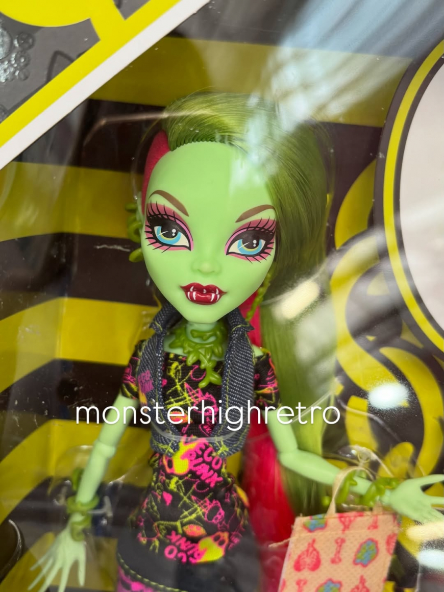 Monster High Boo-riginal Creeproduction Venus McFLytrap doll first look irl photos