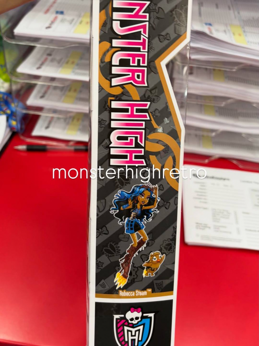 Monster High Boo-riginal Creeproduction Robecca Steam doll first look irl photos