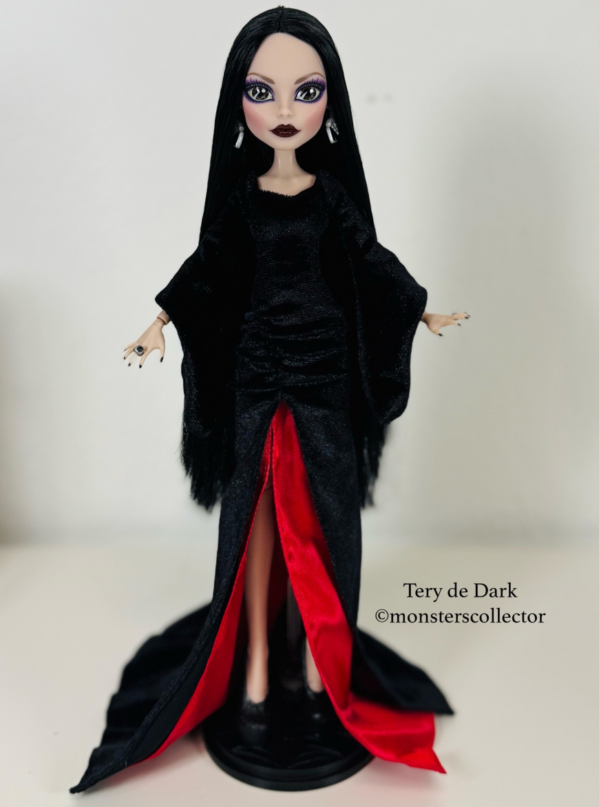 Monster High x Wednesday Morticia Addams doll in real life photos out of the nox
