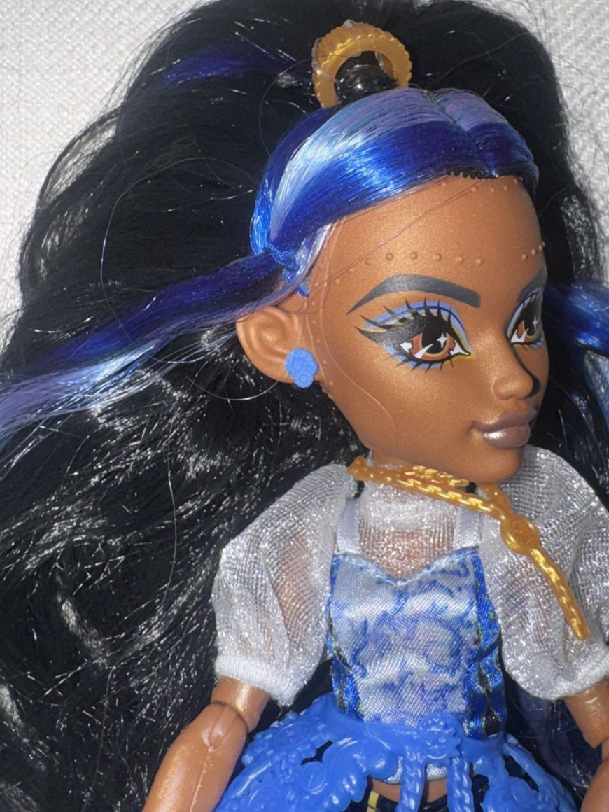 In real life photos g3 robecca steam doll