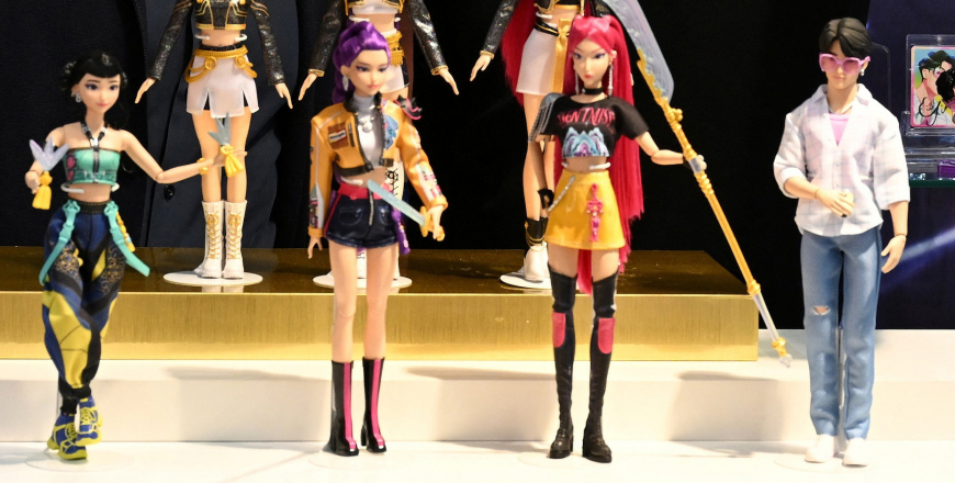 Huntrix and Jinu Fashion dolls