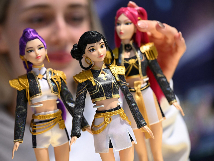 KPop Demon Hunters Huntrix Singing Golden dolls from Mattel шкд зкщещензуы