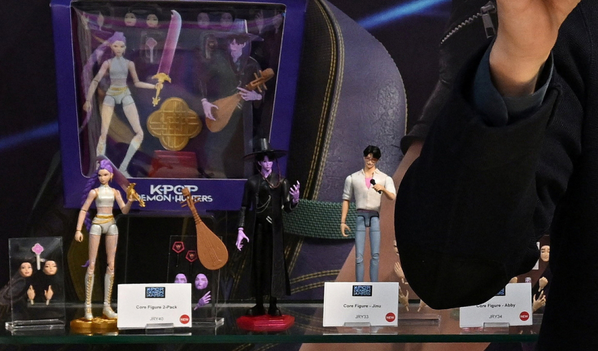 KPop Demon Hunters 6″ Action Figures HUNTRIX and the Saja Boys from Mattel
