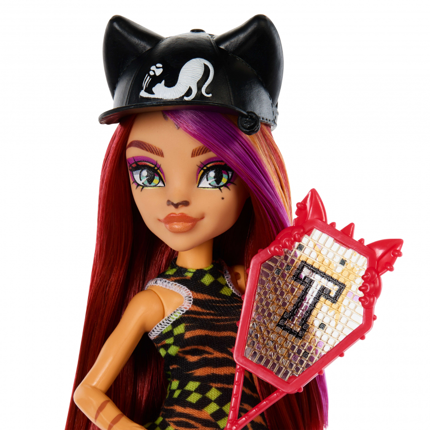 Monster High Buried Secrets Courtside Fang-Out Toralei doll