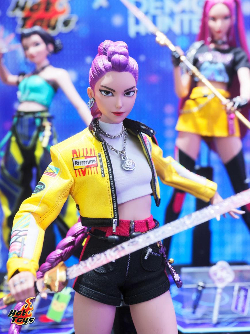 KPop Demon Hunters 1/6  Huntrix figures from Hot Toys prototypes irl