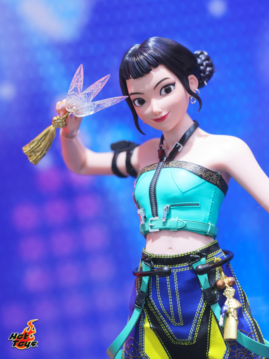 KPop Demon Hunters 1/6  Huntrix figures from Hot Toys prototypes irl